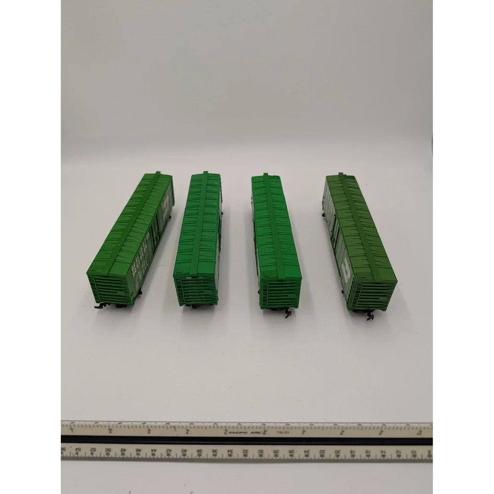 Lot of 4 HO Scale Burlington Northern‎ BN 100 024 Green Boxcars Model Train Cars